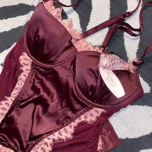 NWT 34B $58 Victoria’s secret corset!!